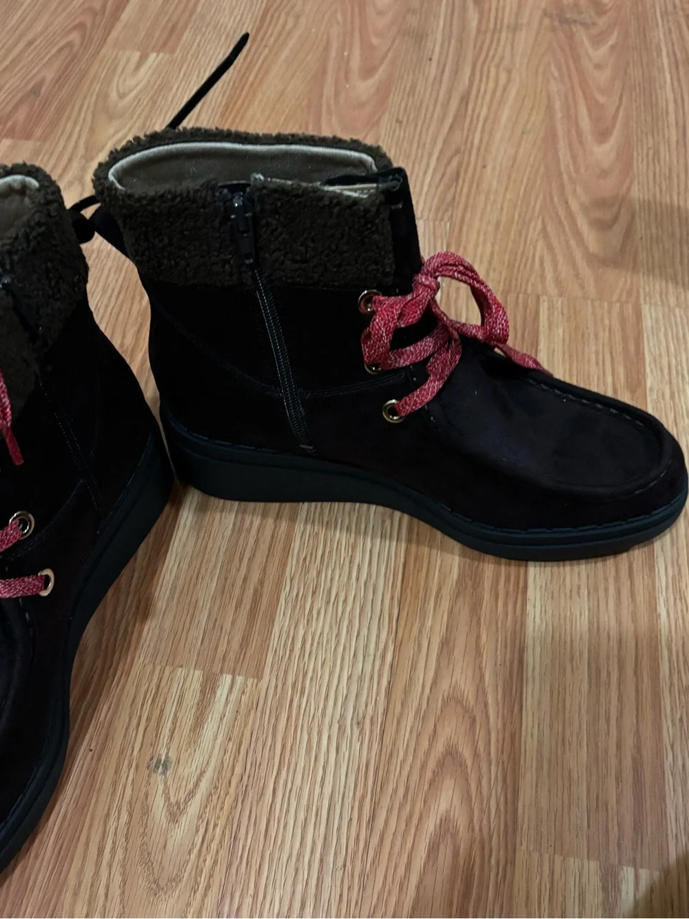 Life Stride Men's Dark Brown Ankle Boots with Red Laces